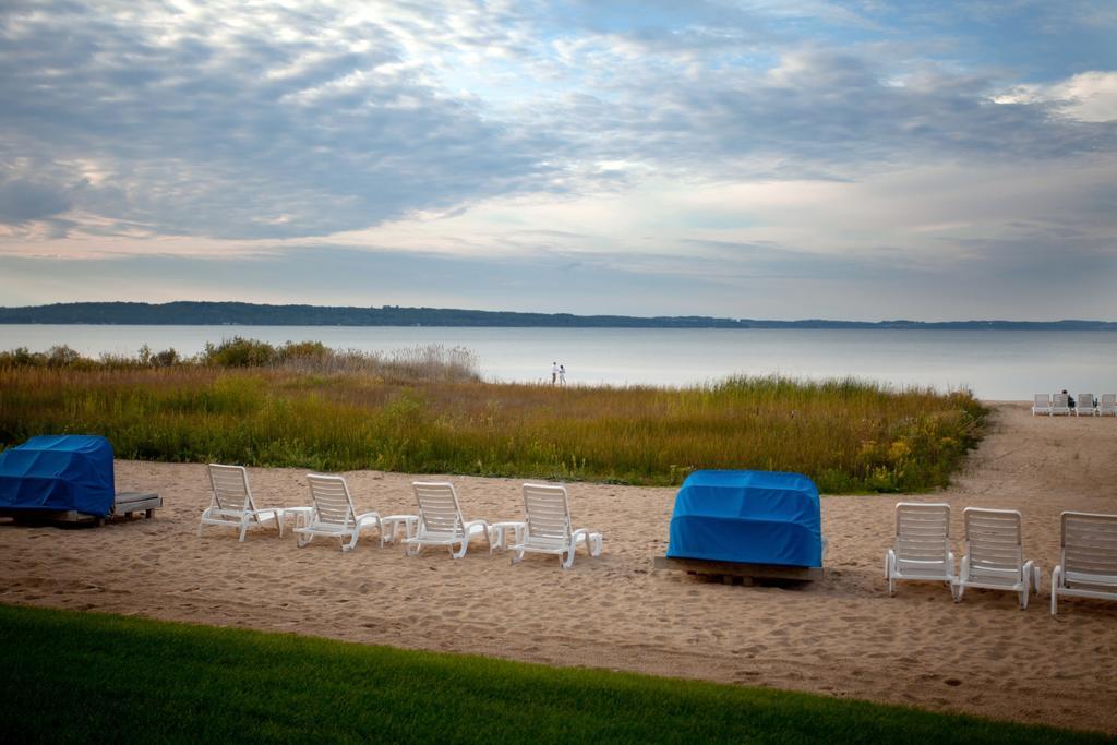 Pointes North Beachfront Resort Hotel Traverse City Exterior photo