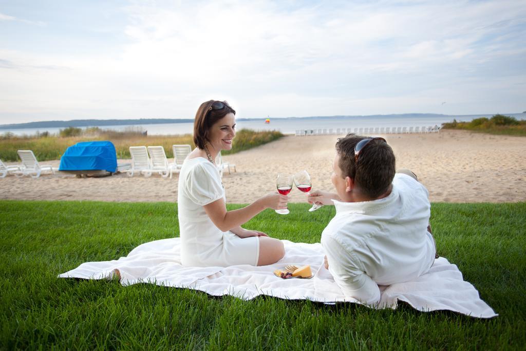 Pointes North Beachfront Resort Hotel Traverse City Exterior photo