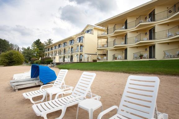 Pointes North Beachfront Resort Hotel Traverse City Exterior photo