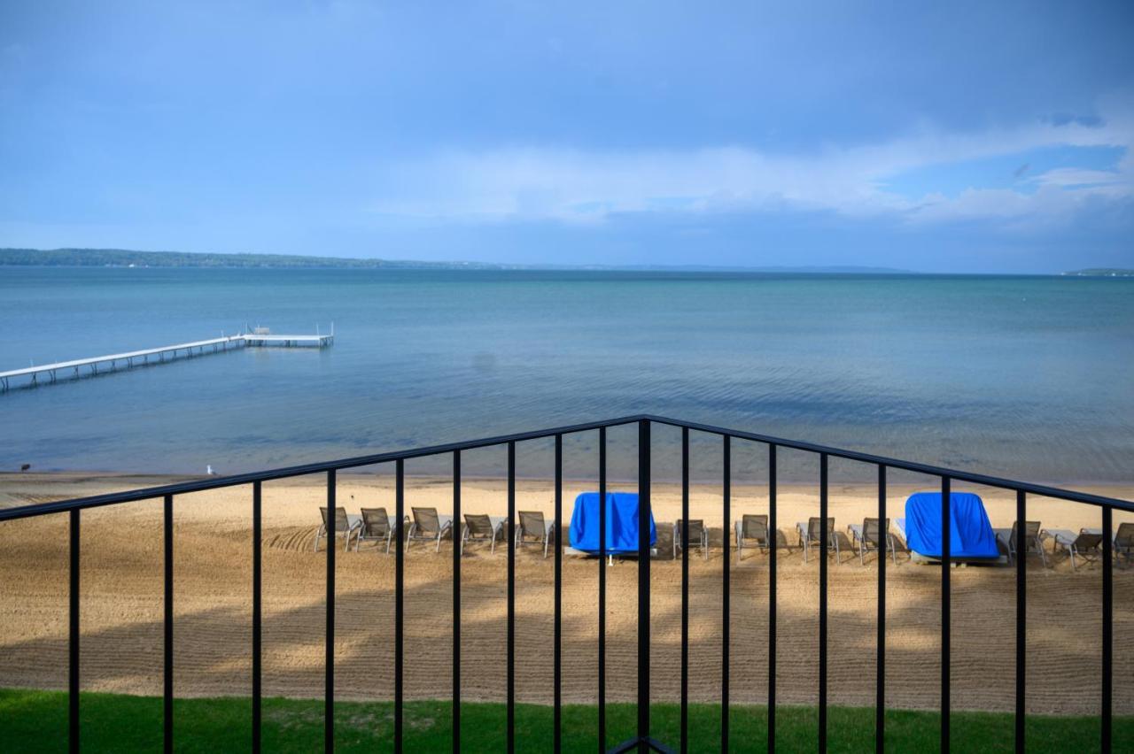 Pointes North Beachfront Resort Hotel Traverse City Exterior photo