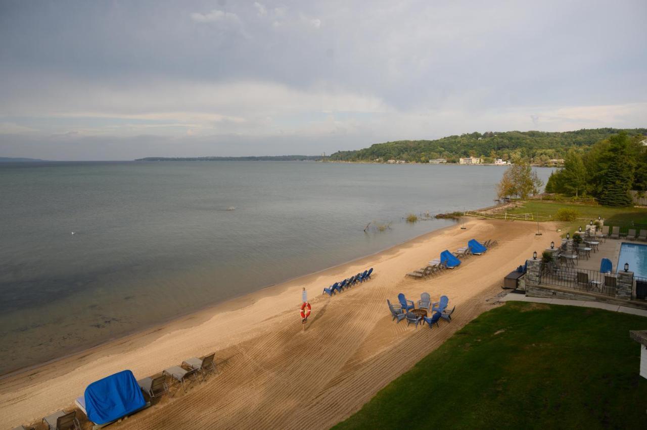 Pointes North Beachfront Resort Hotel Traverse City Exterior photo